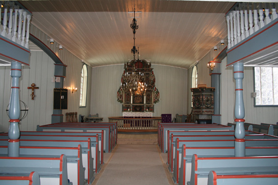 Fil:Gjerdrum kirke Kirkerommet sett fra bakdør.jpg