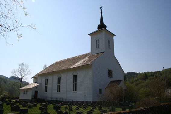 Fil:Gjerstad kyrkje, Osterøy Fasade 1.jpg