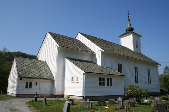 Fil:Gjerstad kyrkje, Osterøy Fasade 7.jpg