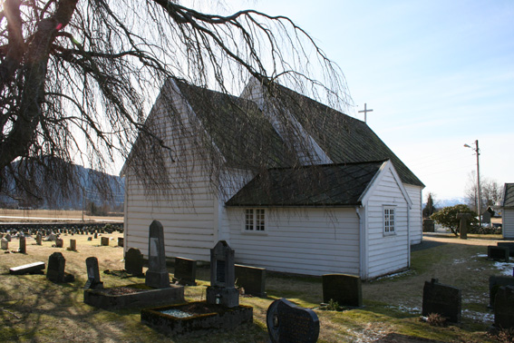 Fil:Grindheim kyrkje Fasade 5.jpg