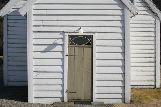 Fil:Grindheim kyrkje Hovedinngang.jpg