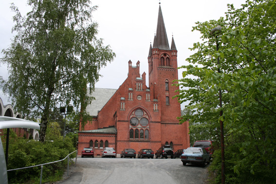 Fil:Høvik kirke Avstandsbilde.jpg