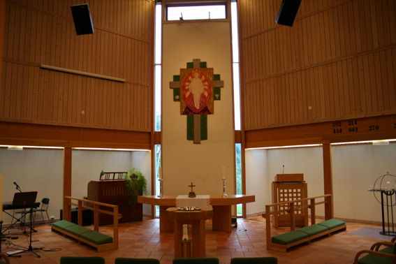 Fil:Haga kyrkje Koråpning.jpg