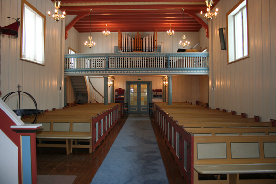 Fil:Hakadal kirke Kirkerommet sett fra kor.jpg