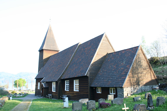 Fil:Hamre kyrkje Fasade 2.jpg