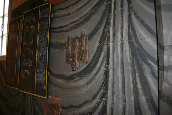 Fil:Hamre kyrkje Nattverdsluke.jpg