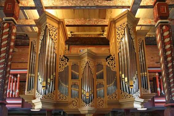 Fil:Hamre kyrkje Orgel 2.jpg