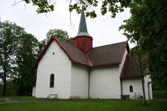 Fil:Haslum kirke Fasade 5.jpg