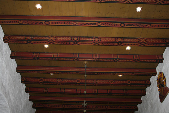 Fil:Haslum kirke Himling i kirkerommet.jpg