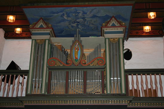 Fil:Haslum kirke Orgel 2.jpg