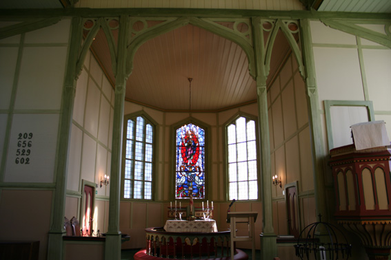 Fil:Hatlestrand kyrkje Koråpning.jpg