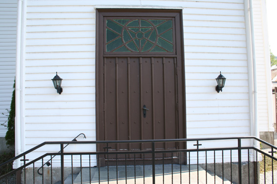 Fil:Haus kyrkje Hovedinngang.jpg