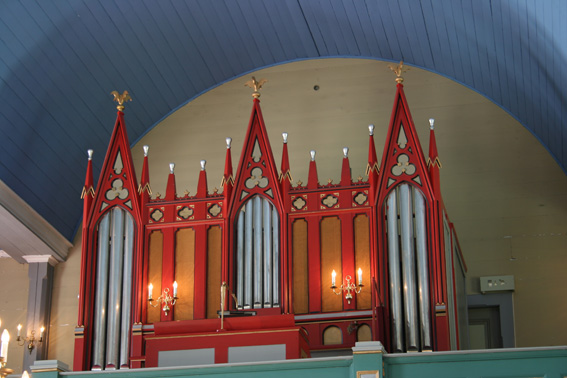 Fil:Haus kyrkje Orgel 2.jpg