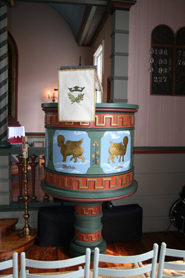 Fil:Heggedal kirke Prekestol 2.jpg