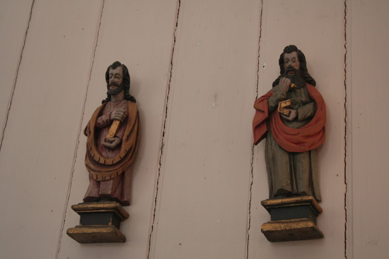 Fil:Heni kirke, Gjerdrum Figurer 1.jpg