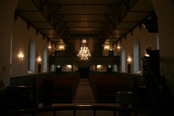 Fil:Herdla kyrkje Kirkerom bakre 1.jpg