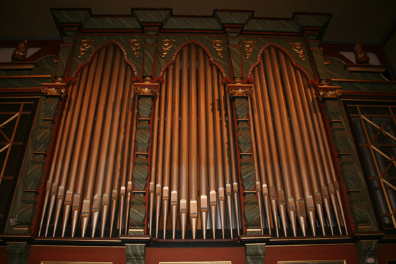 Fil:Herdla kyrkje Orgel 2.jpg