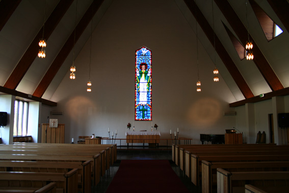 Fil:Hjelme kyrkje Kirkerom fremre.jpg