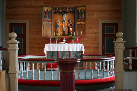 Fil:Holmedal kyrkje, Kvinnherad Alterparti.jpg
