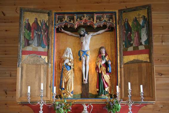 Fil:Holmedal kyrkje, Kvinnherad Altertavle 1.jpg