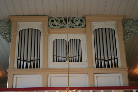 Fil:Holmedal kyrkje, Kvinnherad Orgel 2.jpg