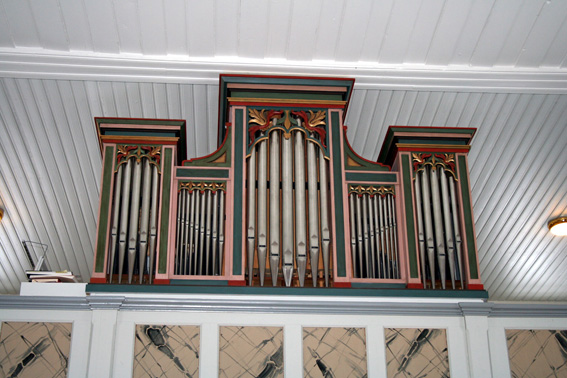 Fil:Holter kirke, Nannestad Orgel 2.jpg