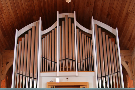 Fil:Hordabø kyrkje Orgel 2.jpg