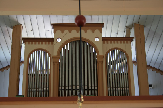 Fil:Hosanger kyrkje Orgel 2.jpg