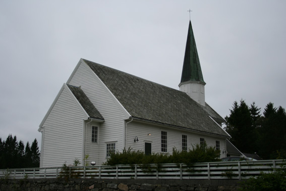 Fil:Hundvin kyrkje Fasade 3.jpg