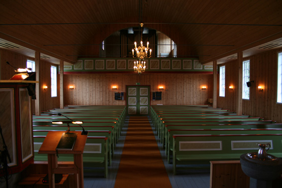 Fil:Hundvin kyrkje Kirkerom bakre.jpg