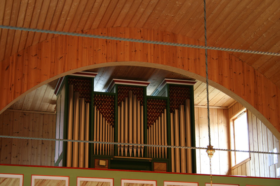 Fil:Hundvin kyrkje Orgel 2.jpg