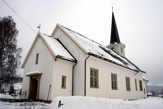 Fil:Hurdal kirke Fasade 1.jpg