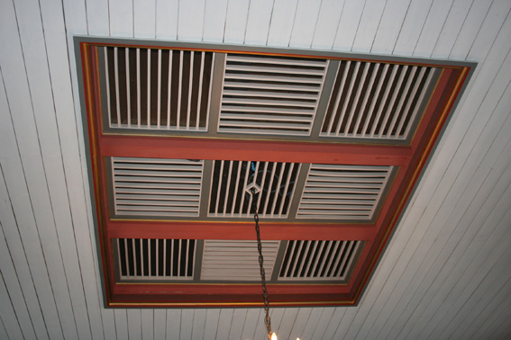 Fil:Hurdal kirke Himling i kirkerommet.jpg