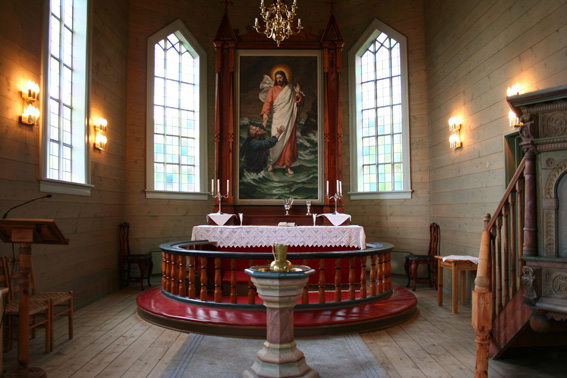 Fil:Husnes kyrkje Alterparti.jpg