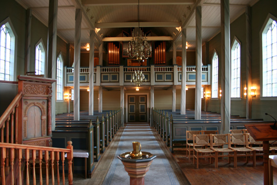 Fil:Husnes kyrkje Kirkerom bakre.jpg