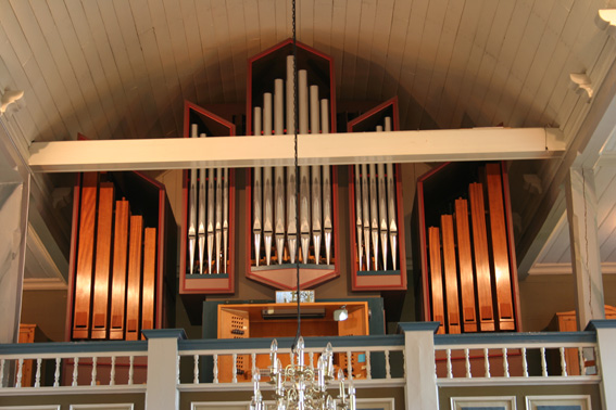 Fil:Husnes kyrkje Orgel 2.jpg