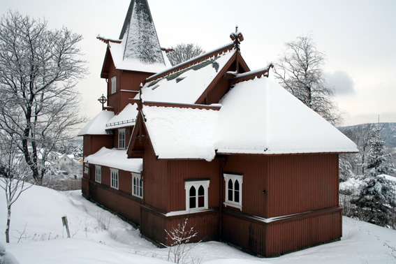 Fil:Hvitsten kirke Fasade 3.jpg