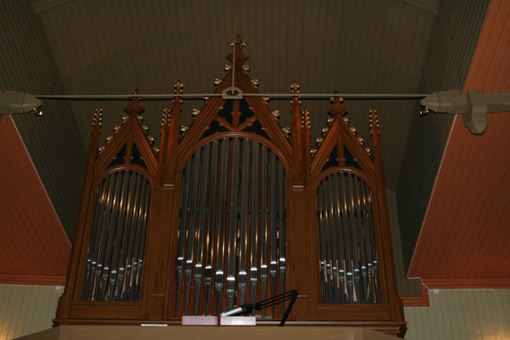 Fil:Ingeborgud kapell Orgelpiper.jpg