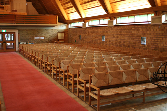 Fil:Jar kirke Benkene 2.jpg