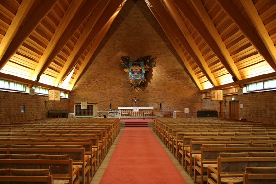 Fil:Jar kirke Kirkerommet sett fra bakdør.jpg