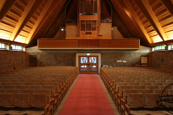 Fil:Jar kirke Kirkerommet sett fra kor.jpg