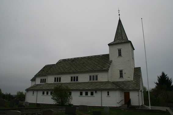 Fil:Kausland kyrkje Fasade 6.jpg