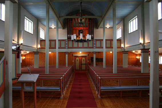 Fil:Kausland kyrkje Kirkerom bakre.jpg