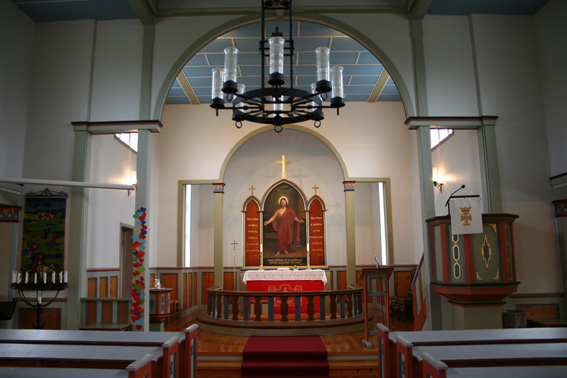 Fil:Kausland kyrkje Koråpning.jpg