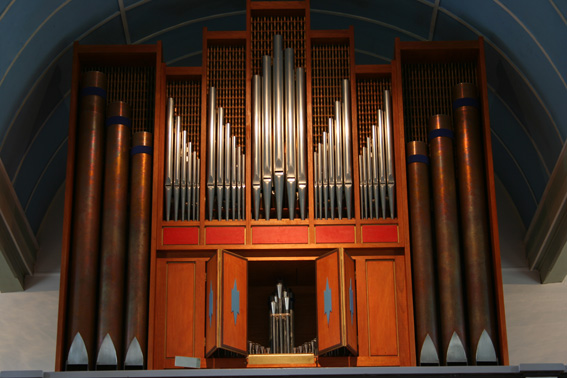 Fil:Kausland kyrkje Orgel 2.jpg