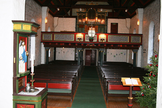 Fil:Kolbotn kirke Kirkerommet bakre.jpg