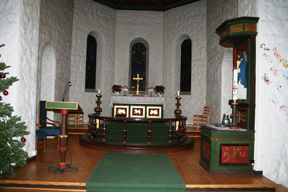 Fil:Kolbotn kirke Koret.jpg