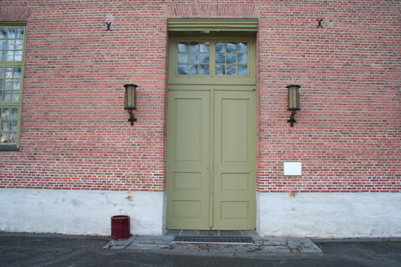 Fil:Kongsberg kirke Hovedinngang.jpg