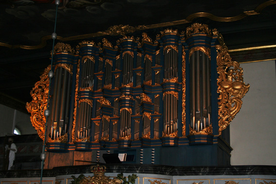 Fil:Kongsberg kirke Orgelet1.jpg