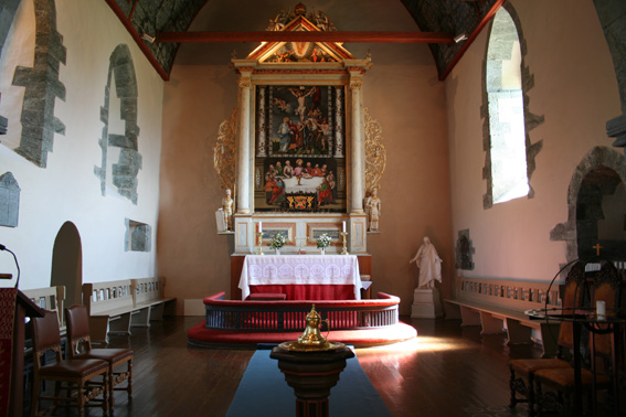 Fil:Kvinnherad kyrkje Alterparti.jpg